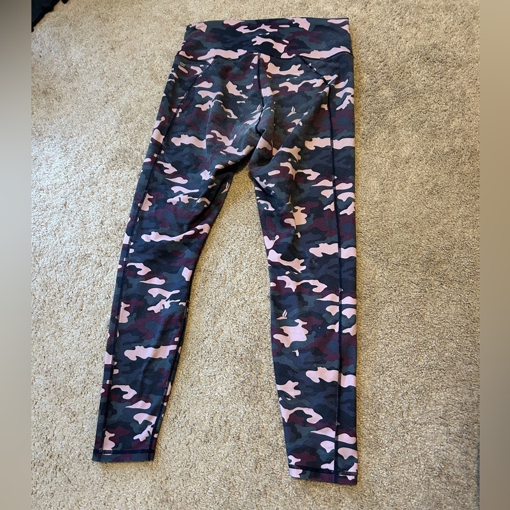 Women's Fabletics Powerhold Camo High-Waisted Leggings with Pockets Size Medium - Picture 7 of 7